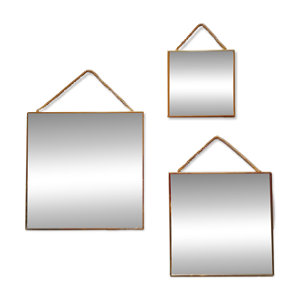 Square mirrors in gold metal