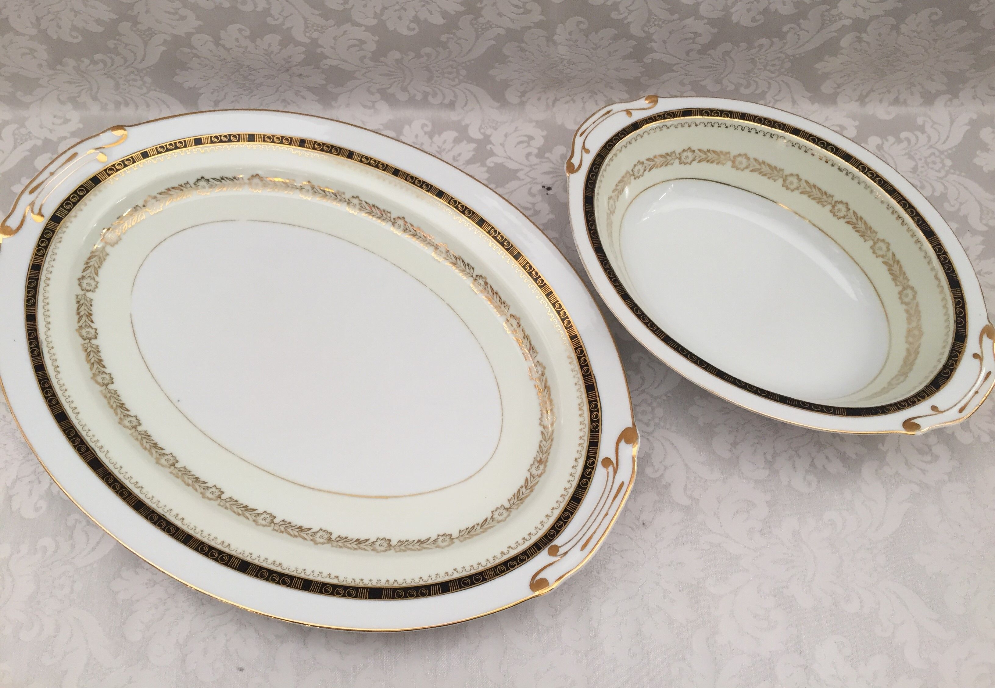 Two luxury porcelain service dishes art japan