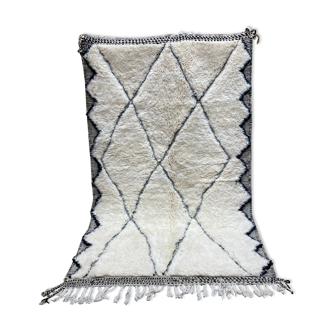 White wool rug embossed with frame 156x255cm