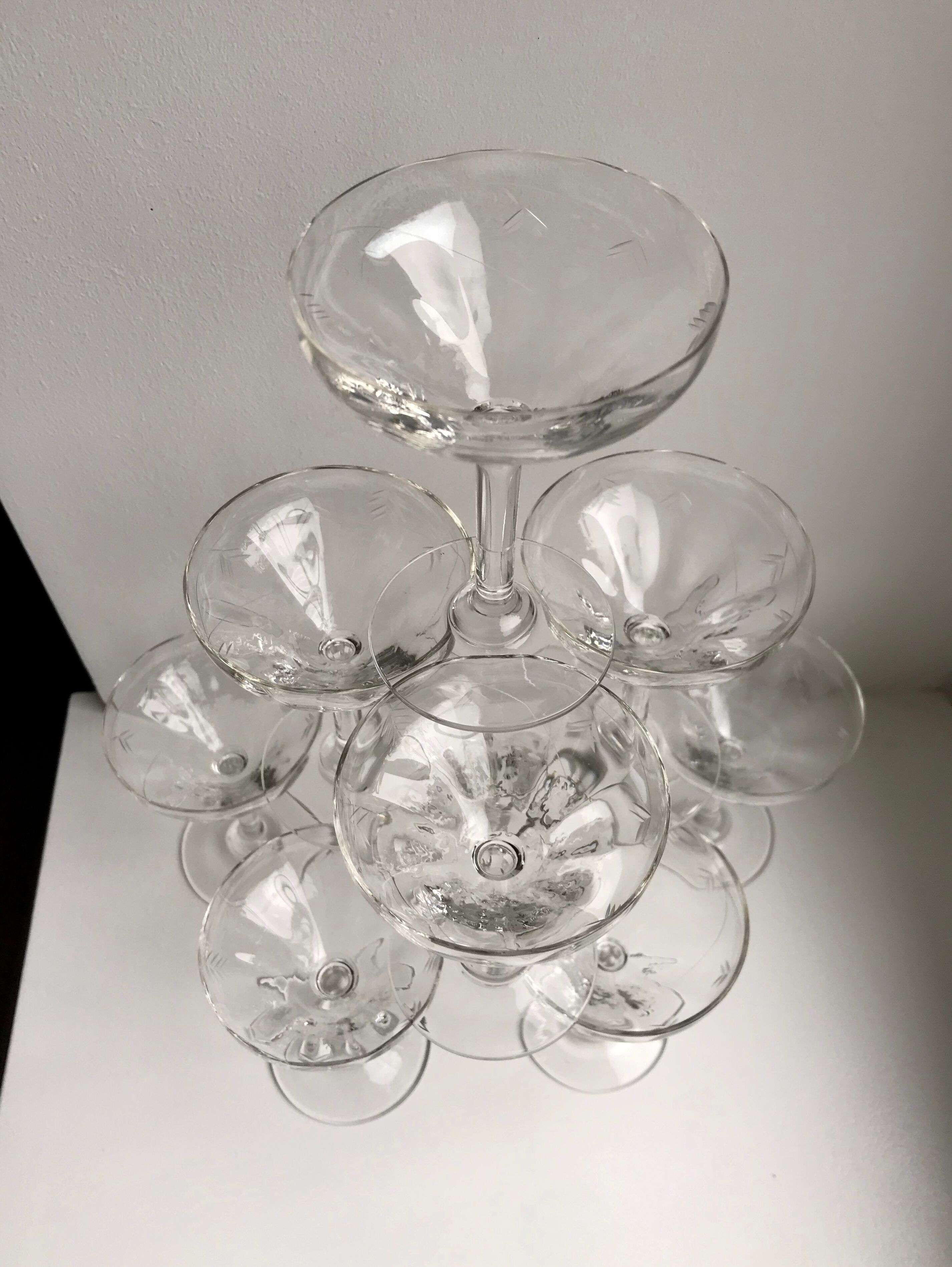 Set of 9 champagne coupettes engraved 40-50 years