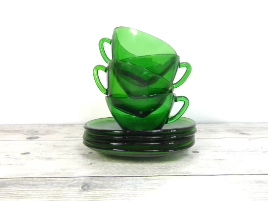 Set of 4 cups and saucers in Vereco green glass