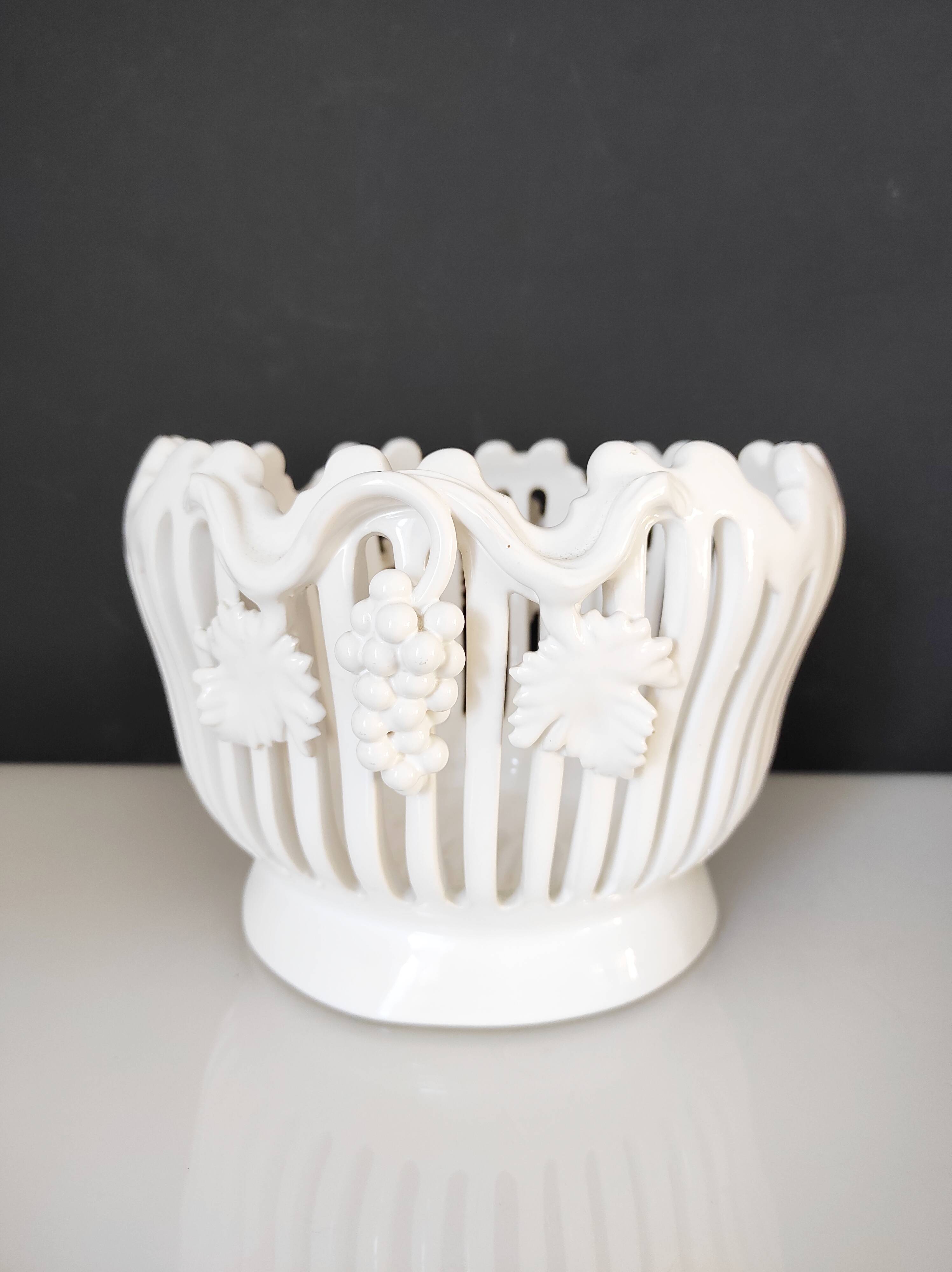 Openwork earthenware fruit bowl with grape decoration