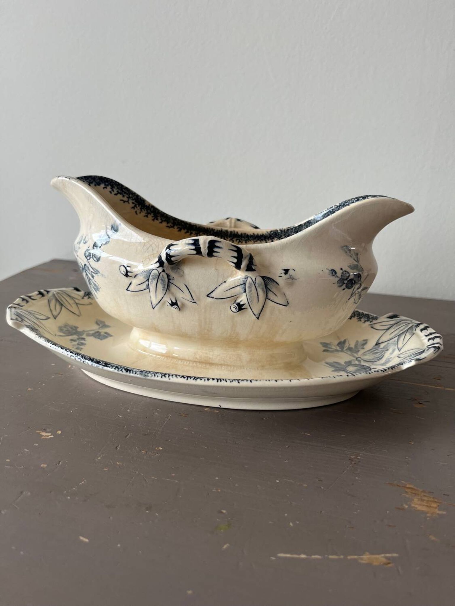 Sauce boat U & Cie Sarreguemines model “currants”
