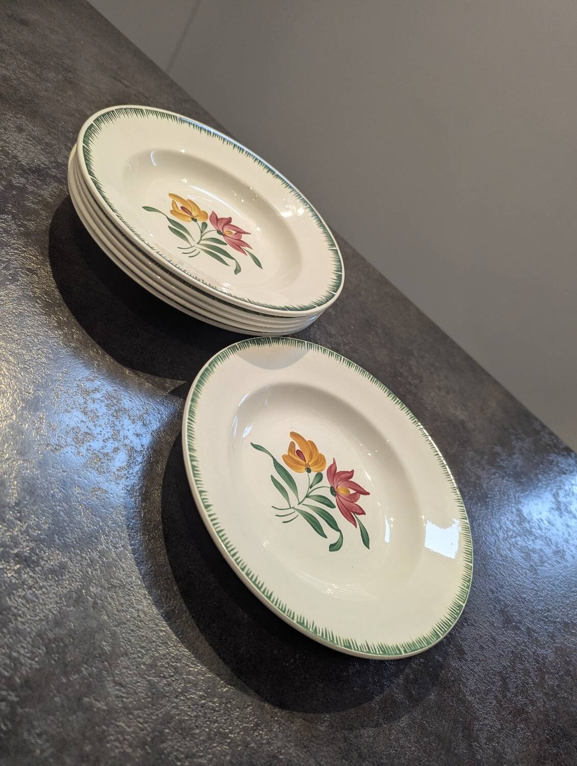 Lot of 6 antique deep plates Digoin Sarreguemines model Boby in very good condition.