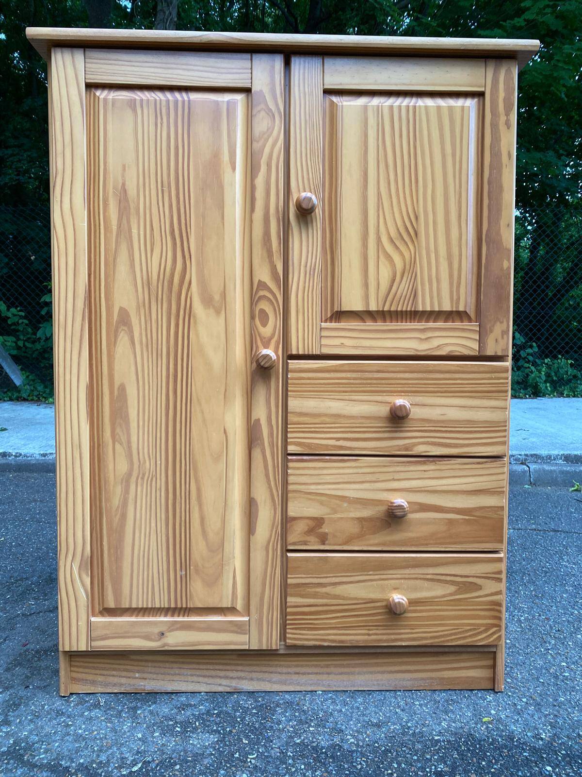 Vintage Scandinavian chest of drawers in solid pine from the 1980s.