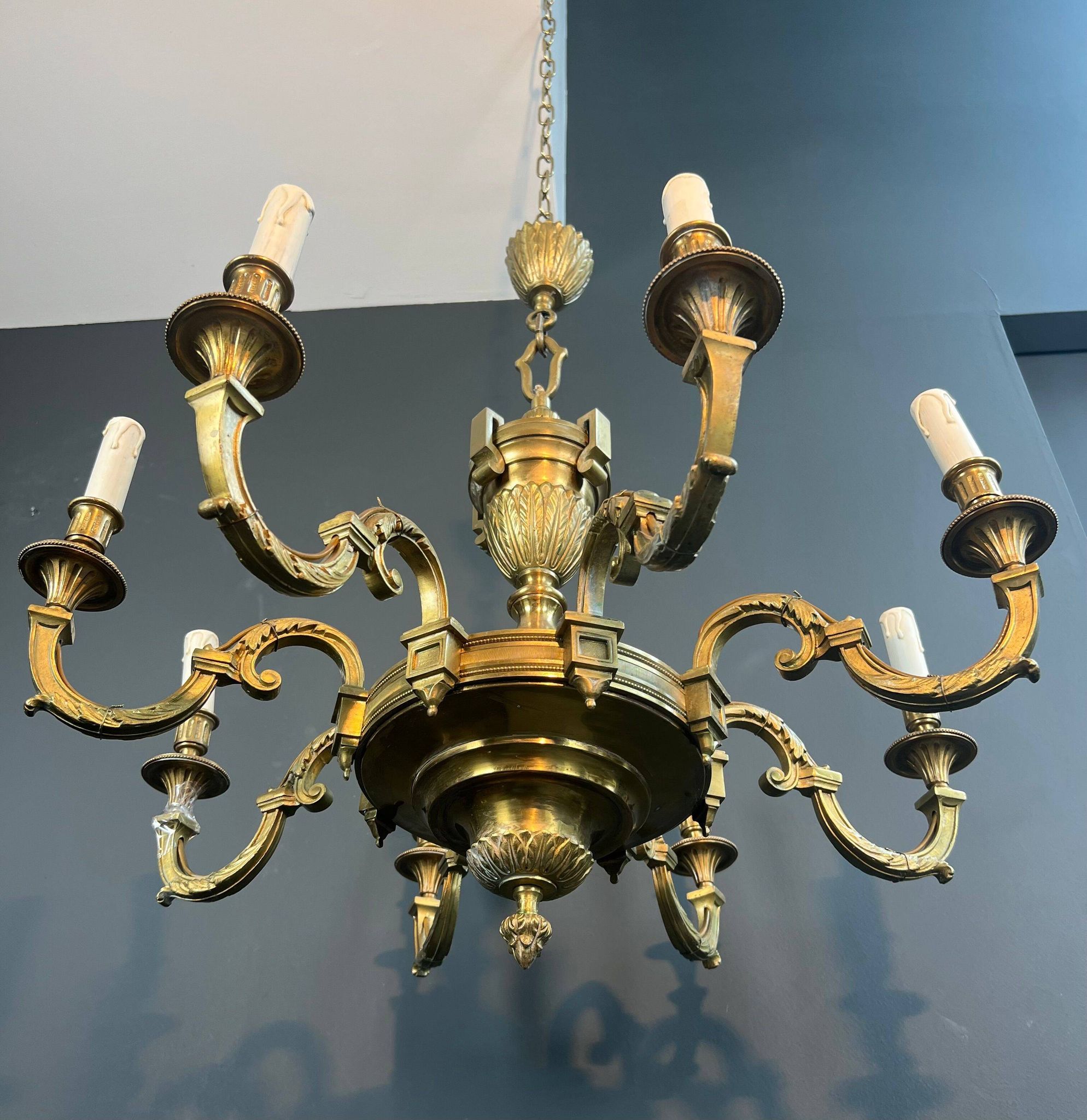 Important bronze chiseled chandelier in Louis XVI style with 8 light arms by Lucien Gau.