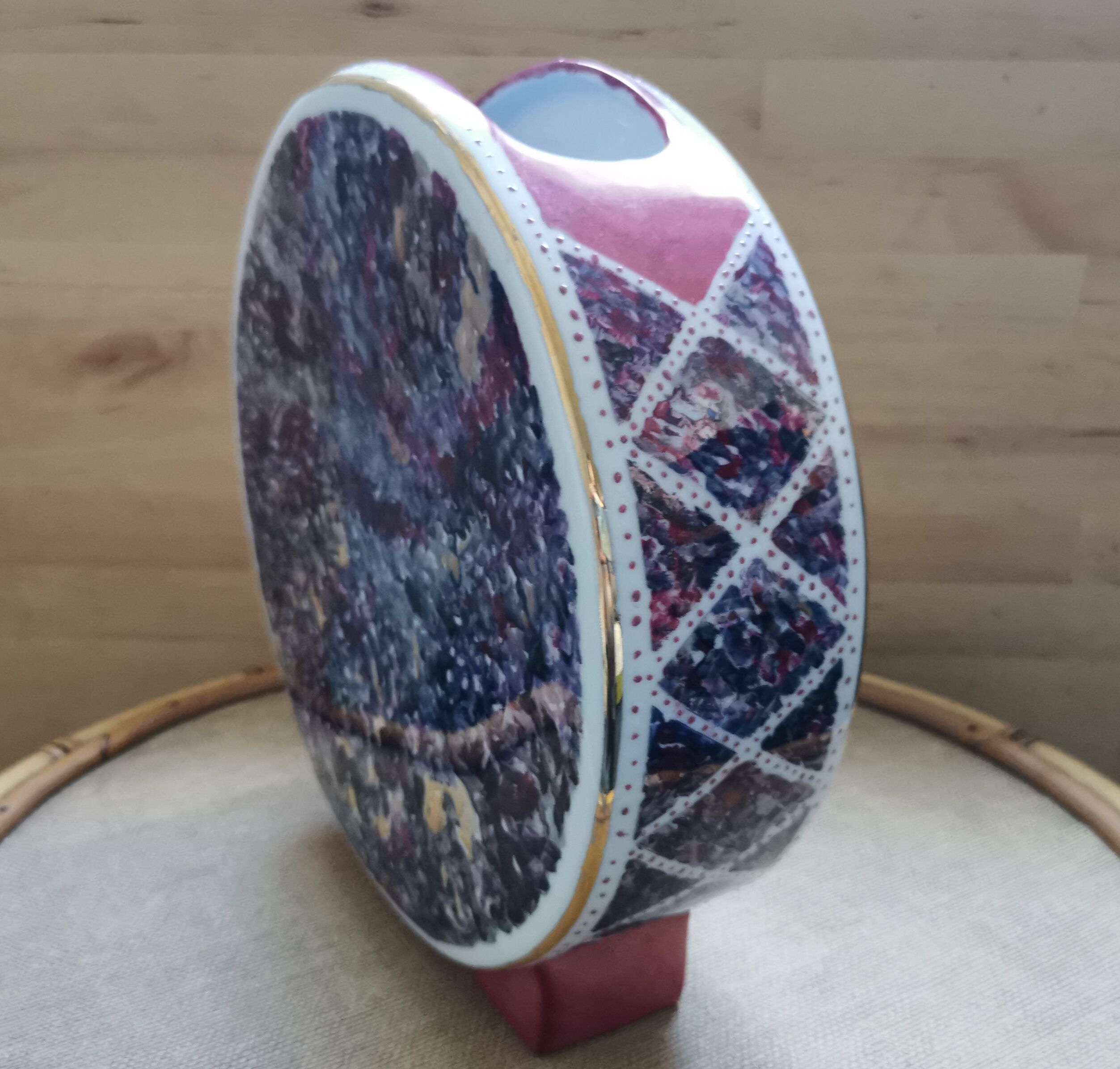 Vase tambourine floral decoration