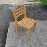 Chaise en bois massif