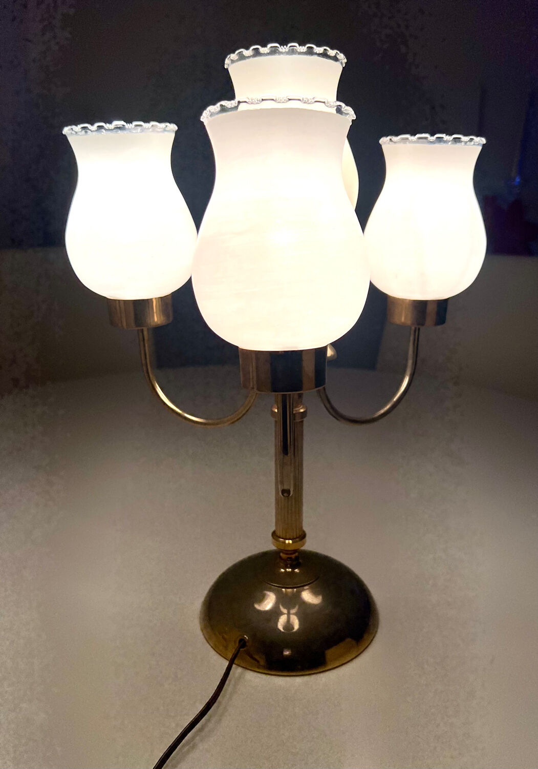 Vintage table lamp with 5 lights – frosted glass and gold metal
