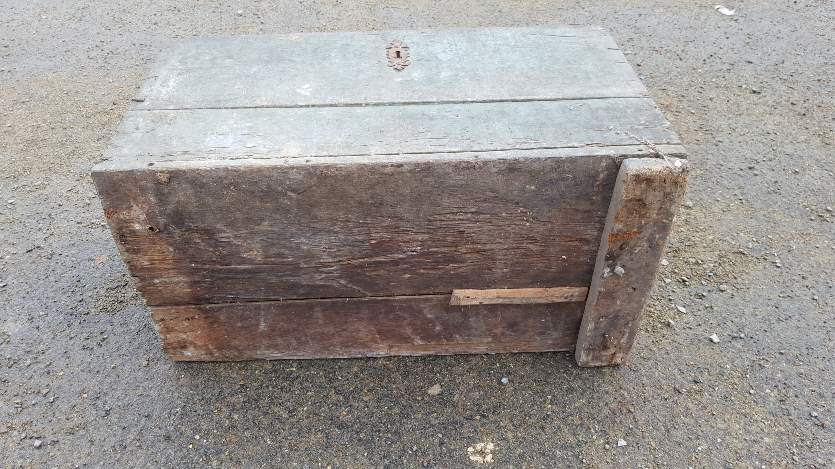 Eighteenth trunk oak patina "original