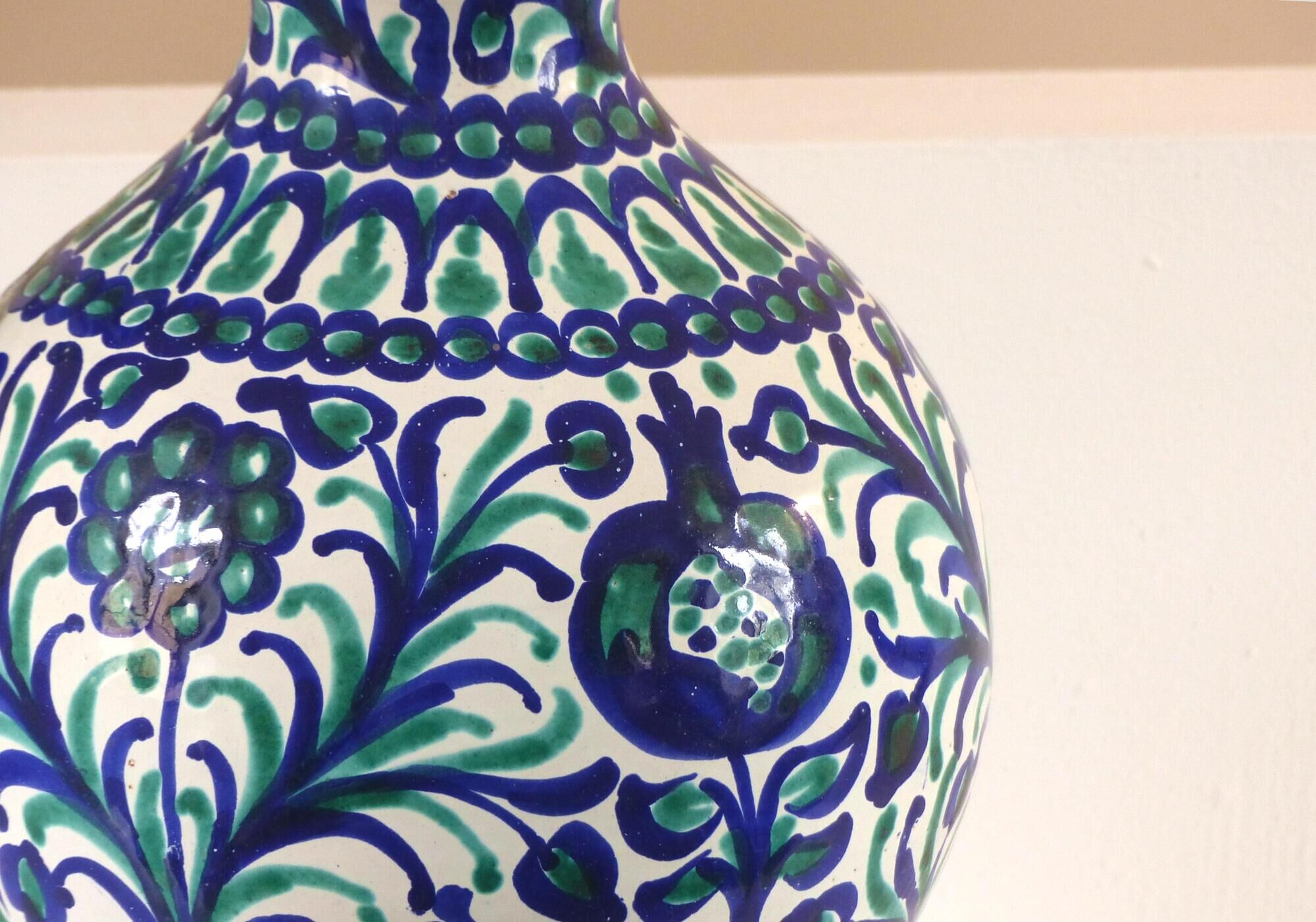 Spanish ceramic vase fajalauza vintage
