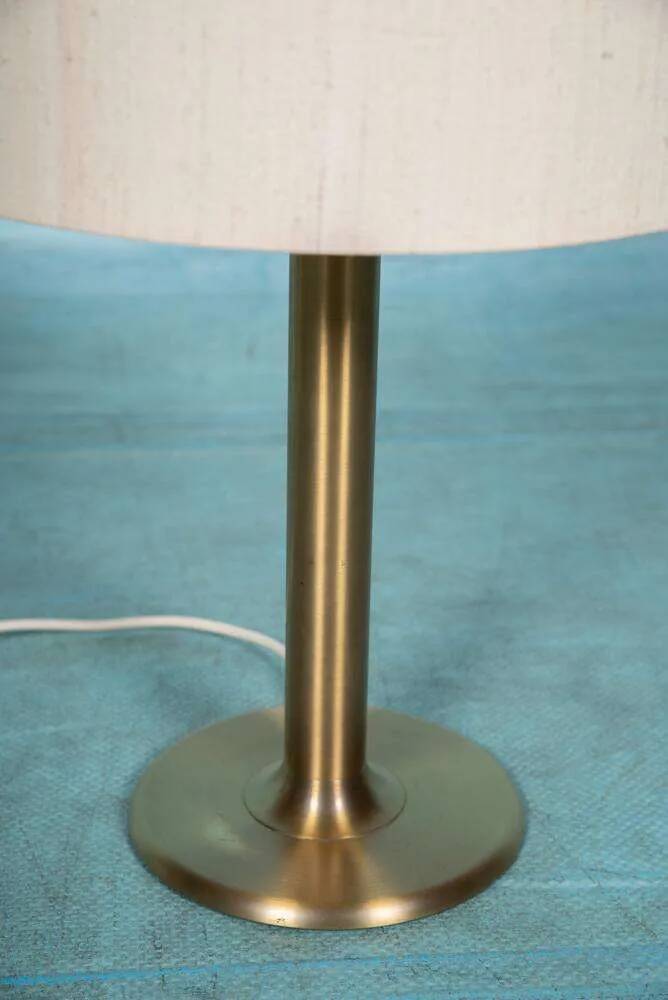 Minimalist Japandi desk lamp from the 1970s.
