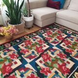 Rug with roses made by hand in Romania