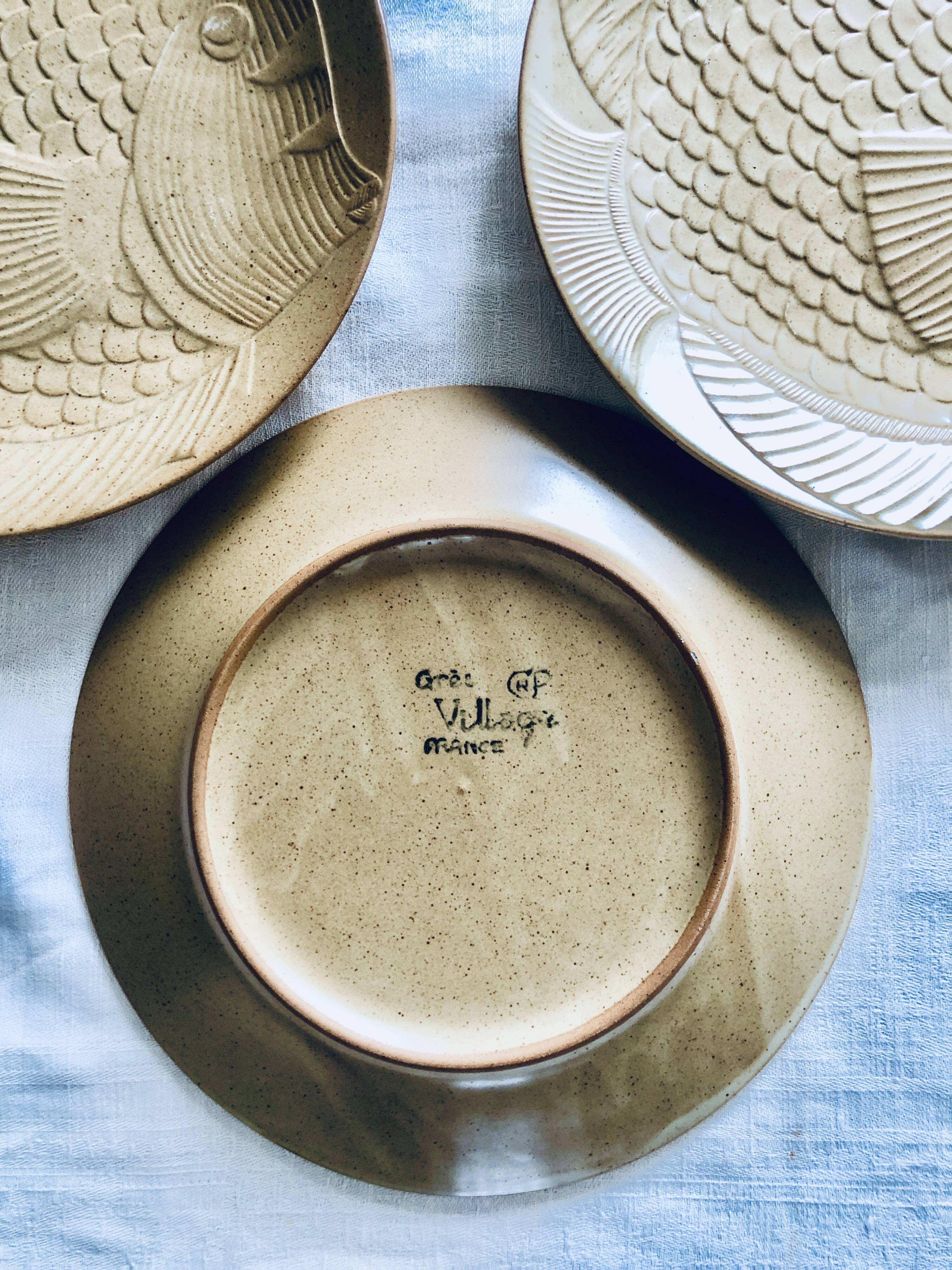 Stoneware plates fish decoration