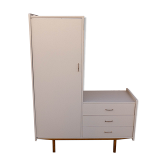 Asymmetrical cabinet