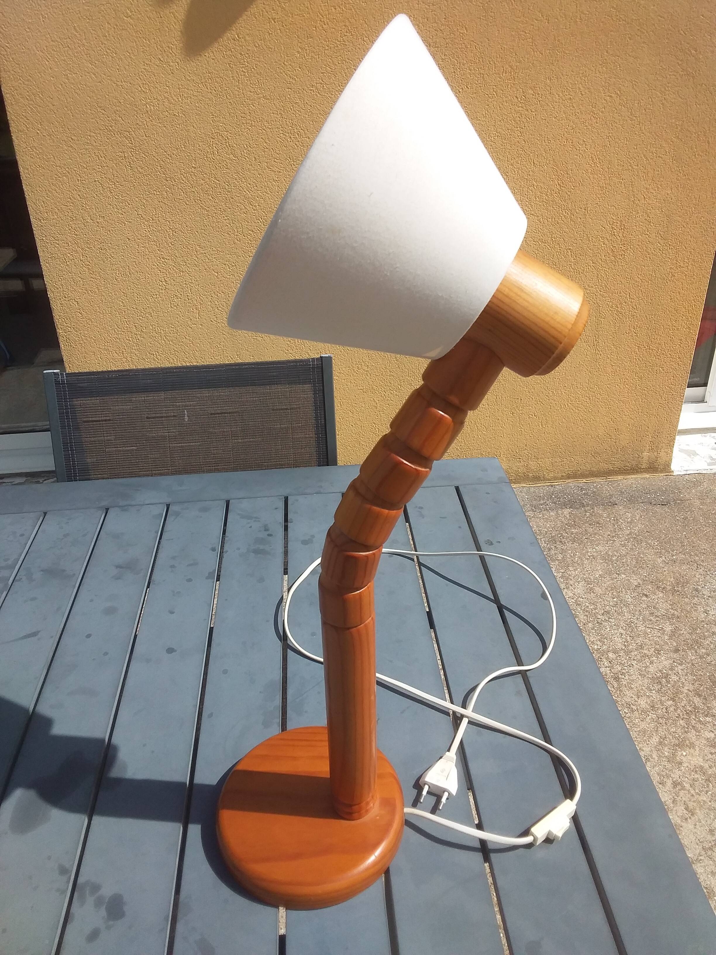 Vintage Scandinavian pine articulated lamp from the 60s and 70s.
