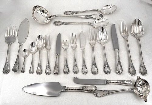 Christofle Marly cutlery set of 142 pieces, silver-plated, in excellent condition, new box.
