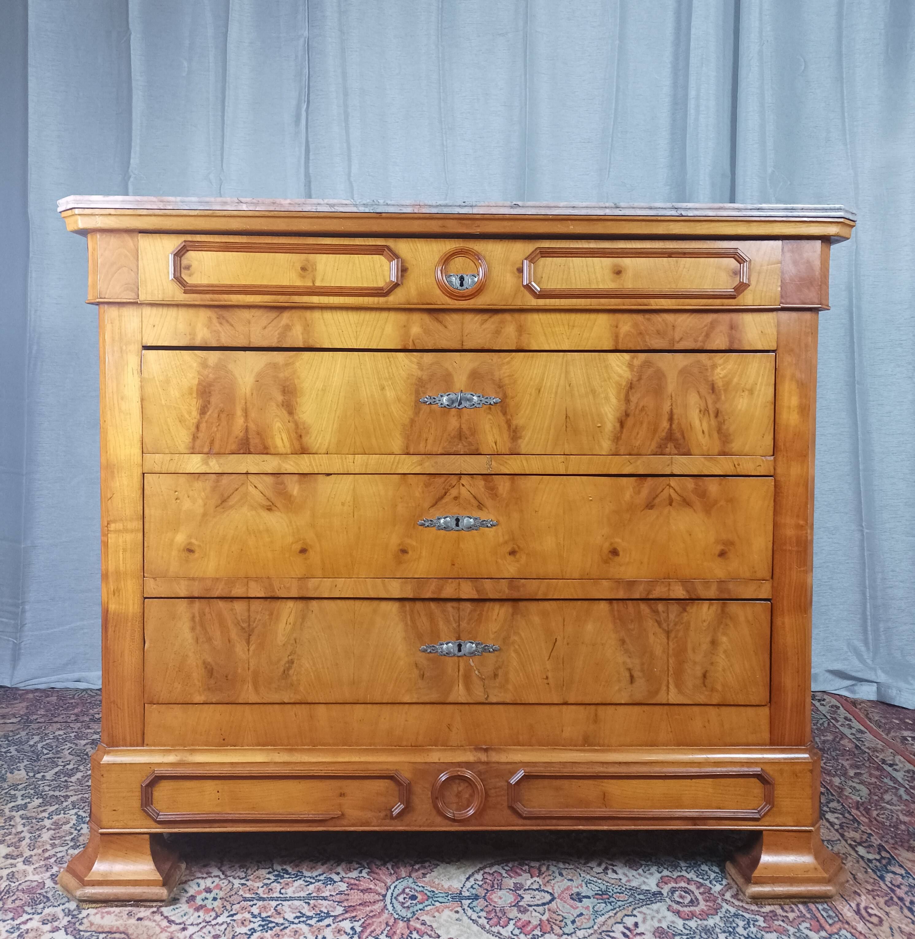 Louis Philippe chest of drawers in cherry wood