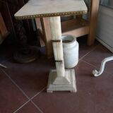 Pedestal table