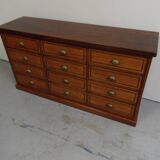 Armoire d'apothicaire vintage en acajou avec tiroirs