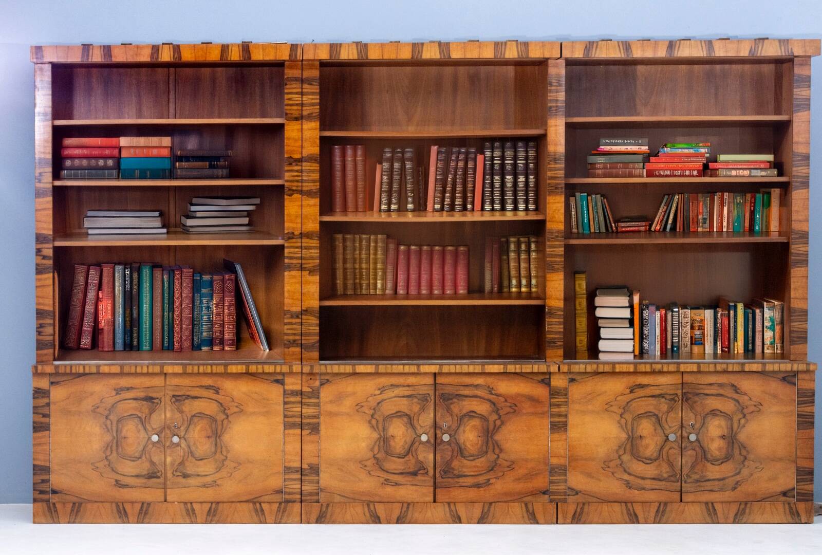 Grande bibliothèque Art déco, Tchécoslovaquie, années 1930