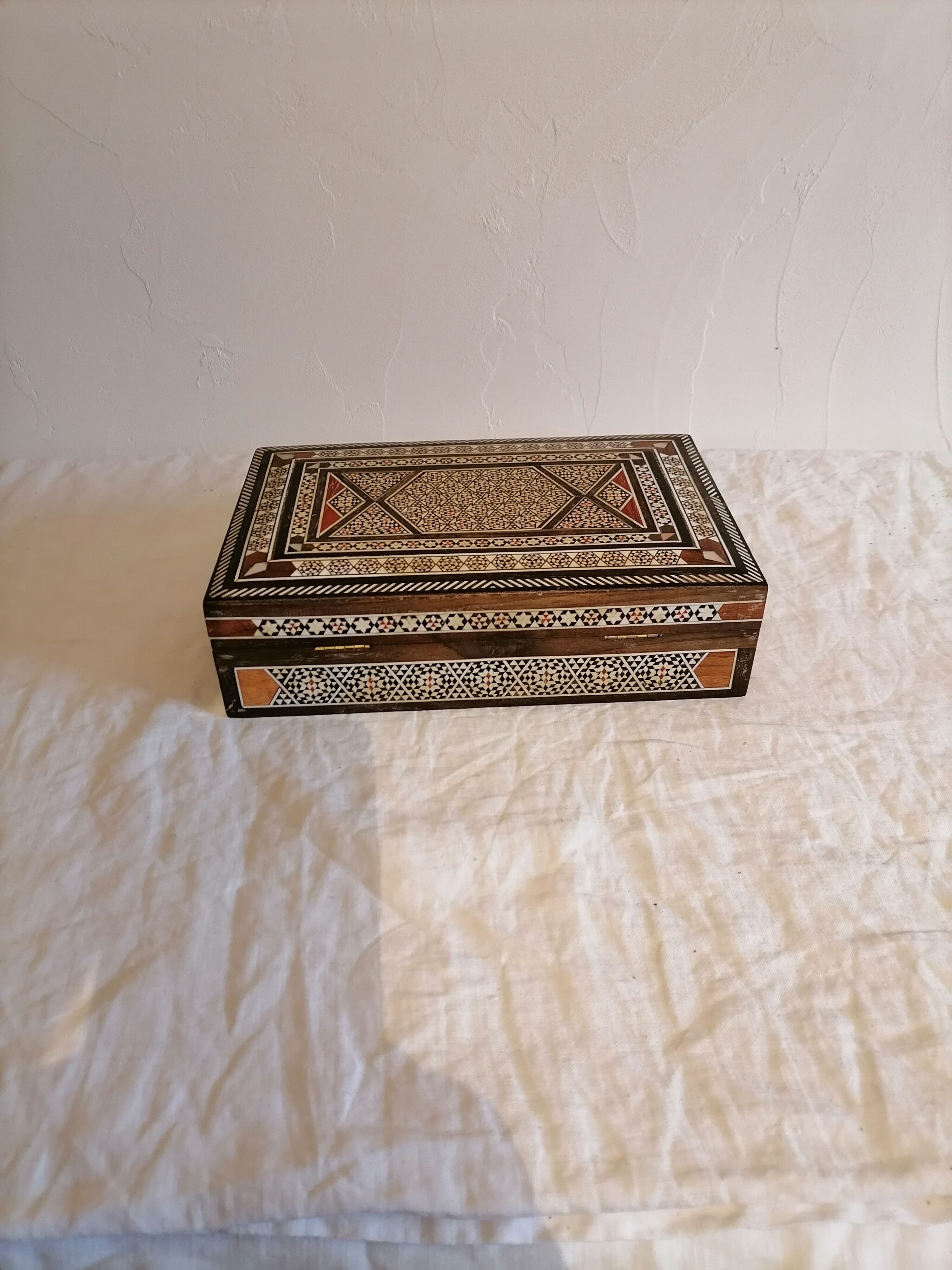 Former Syrian box in marquetry. Box. 1st half of the 20th century.