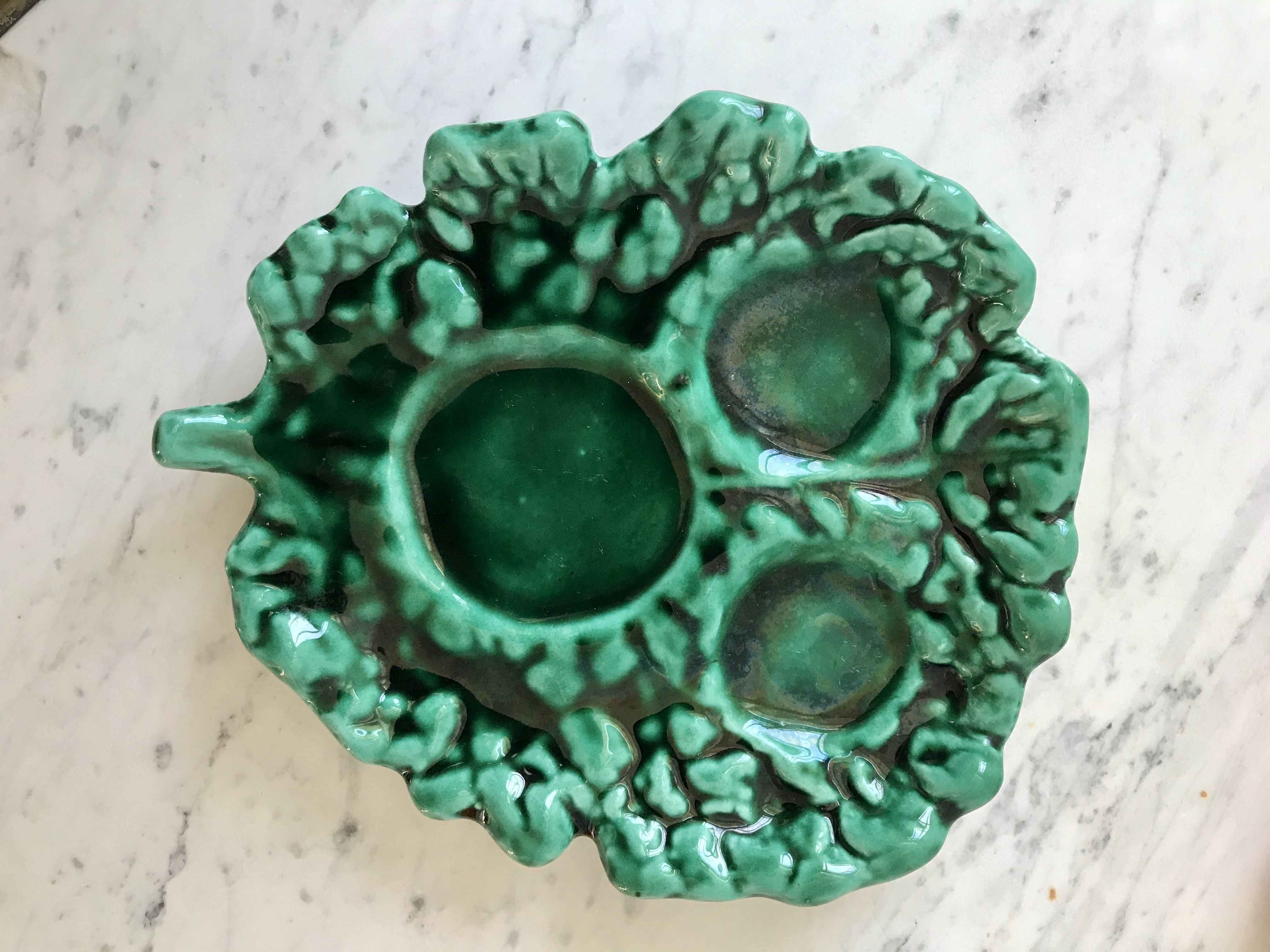 Set in tomato and leaf slurry (sausage maker, salt shaker, pepper tree and tray) vintage