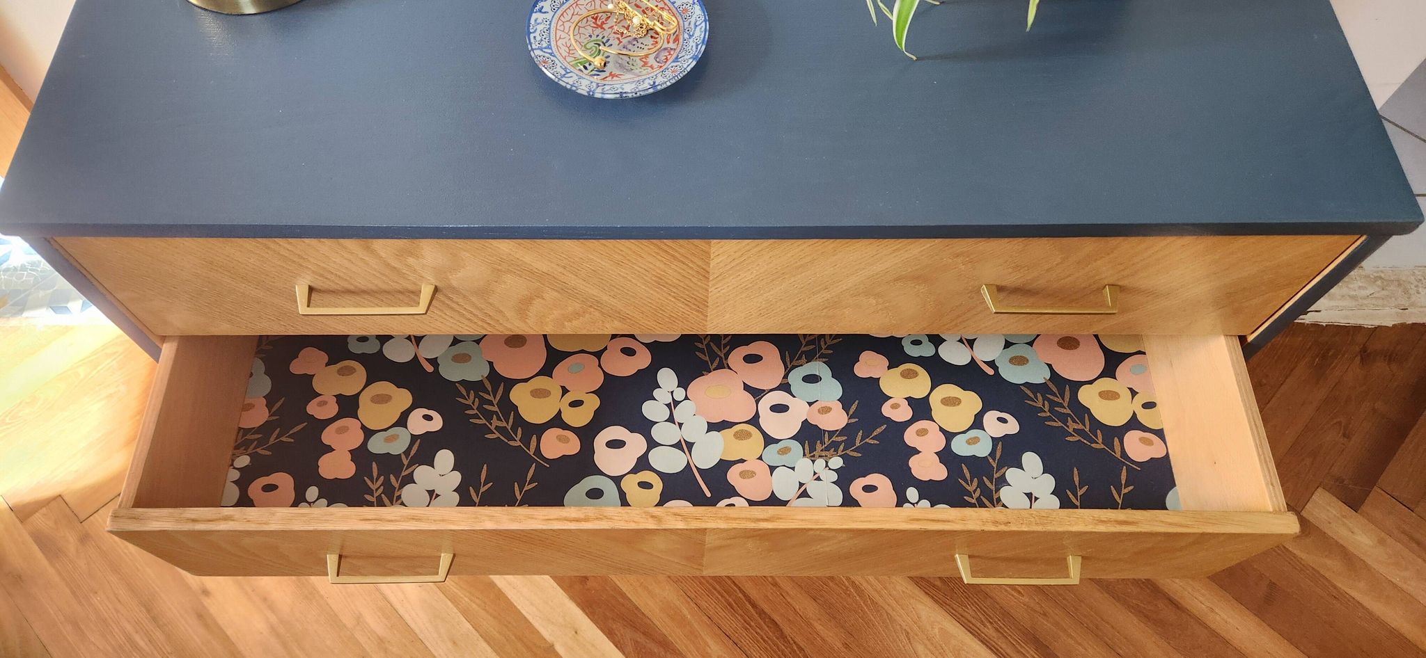 Commode 4 tiroirs bois bleue à chevrons