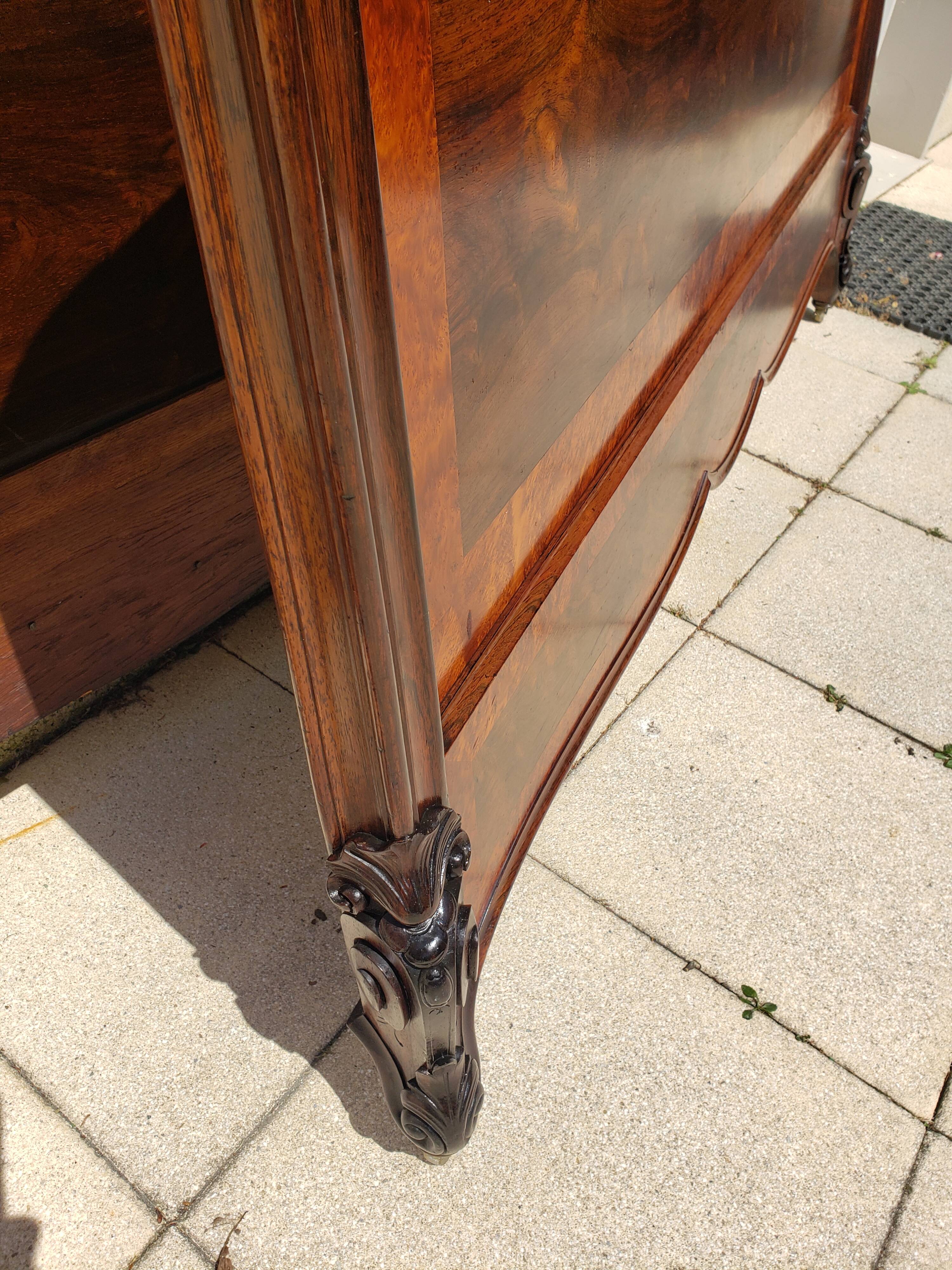 Bed in solid walnut and very old walnut burl