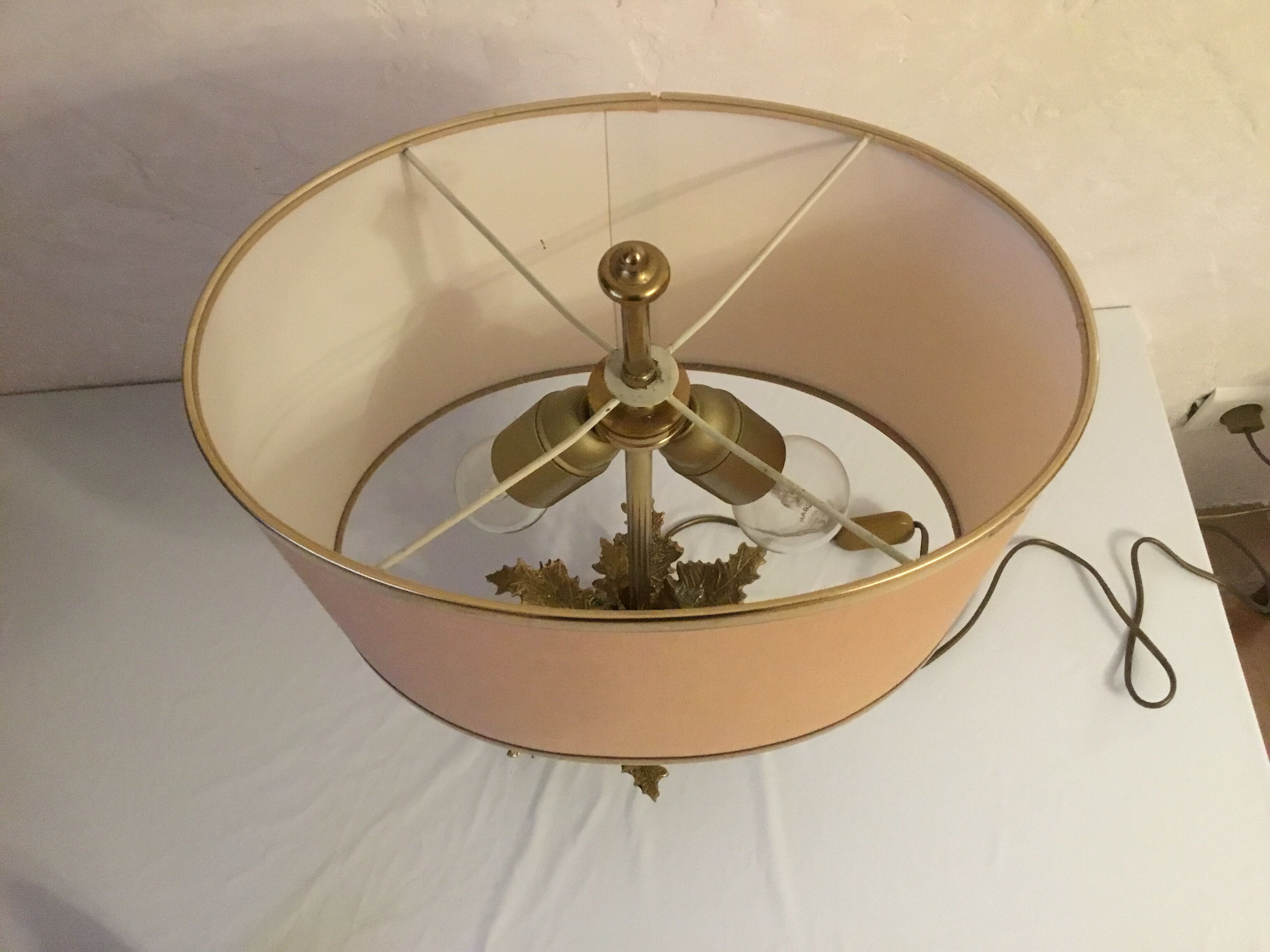 Lampe vintage bronze décor de feuilles design