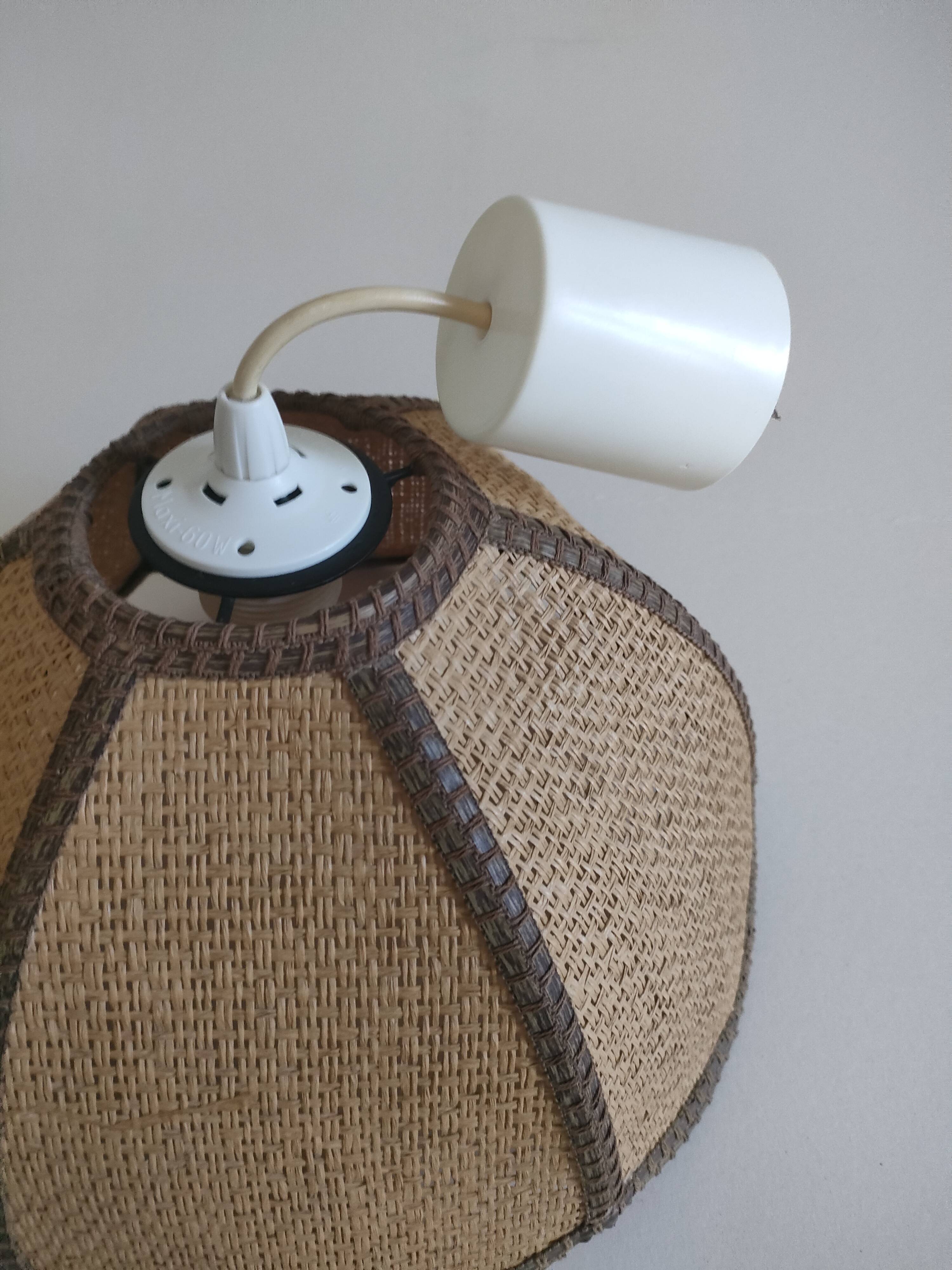 Lamp raffia