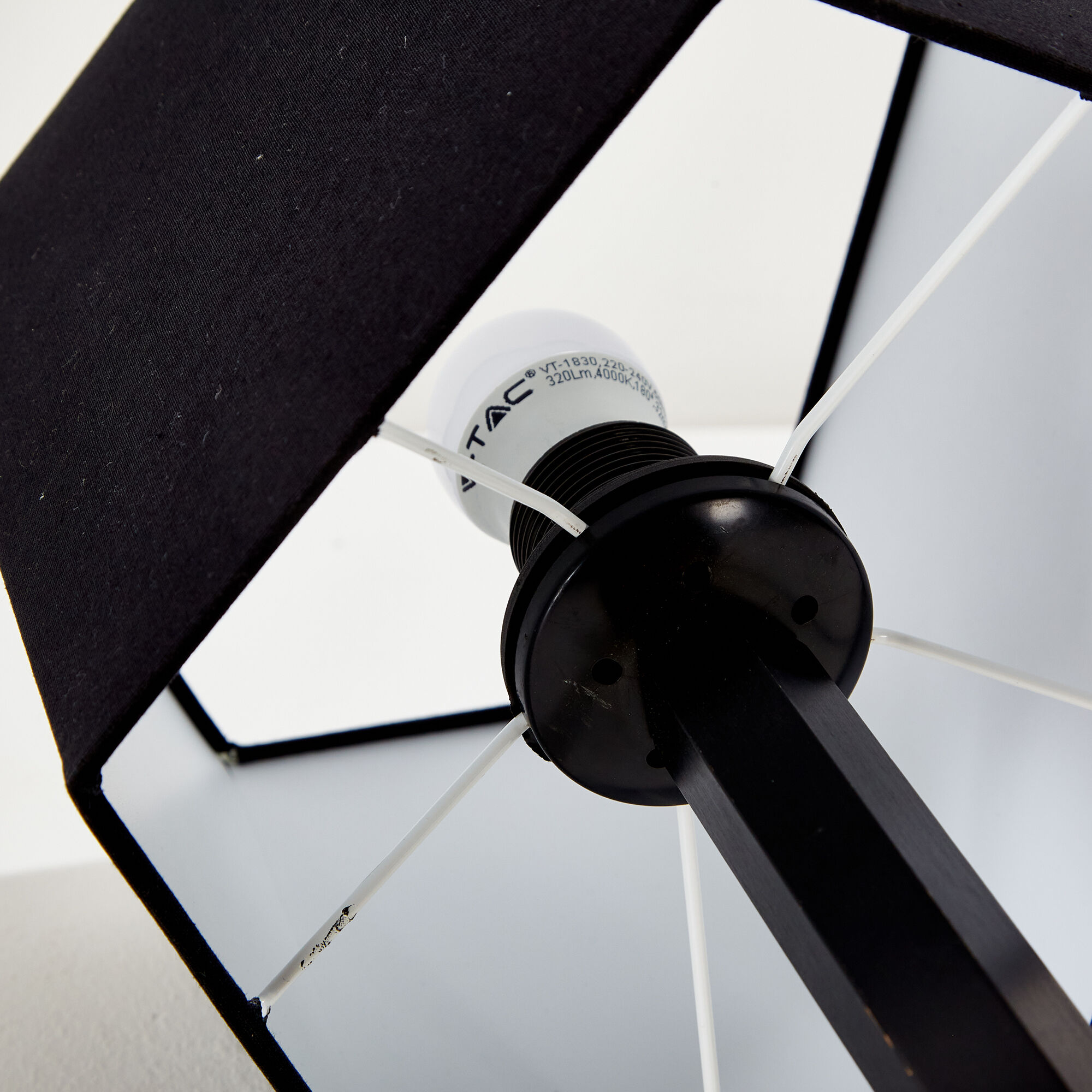 Geometric wooden table lamp