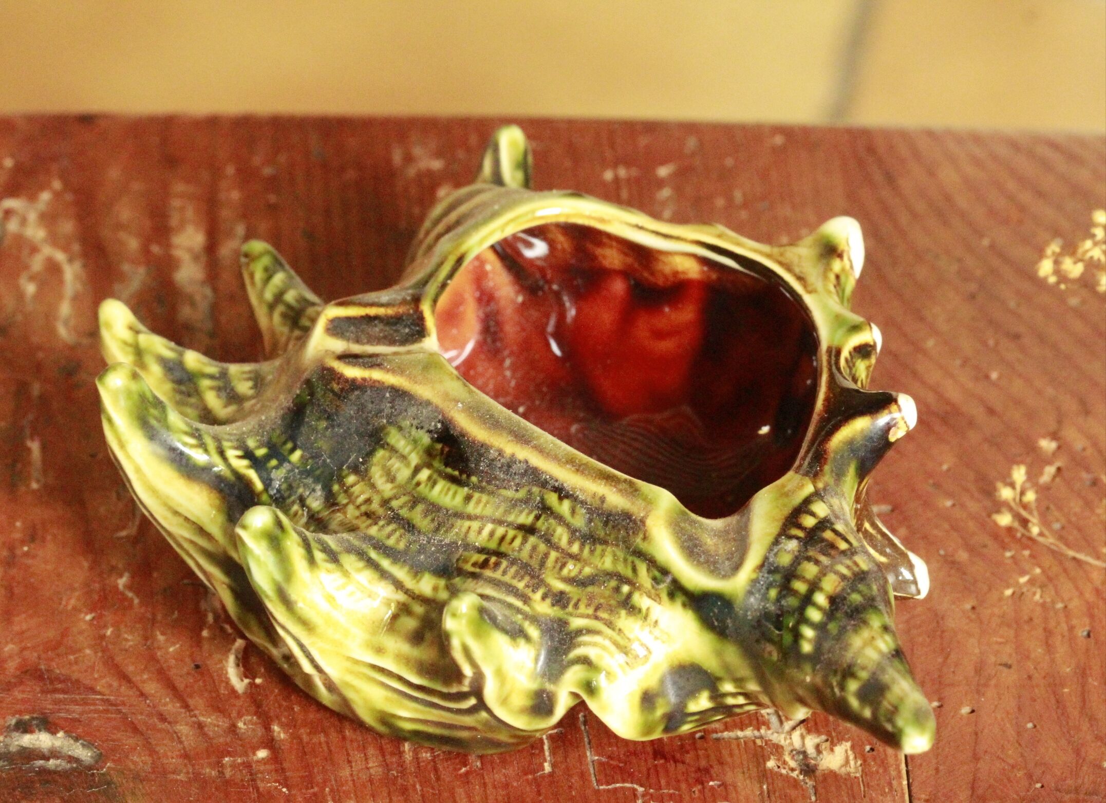 Empty ceramic shell pocket