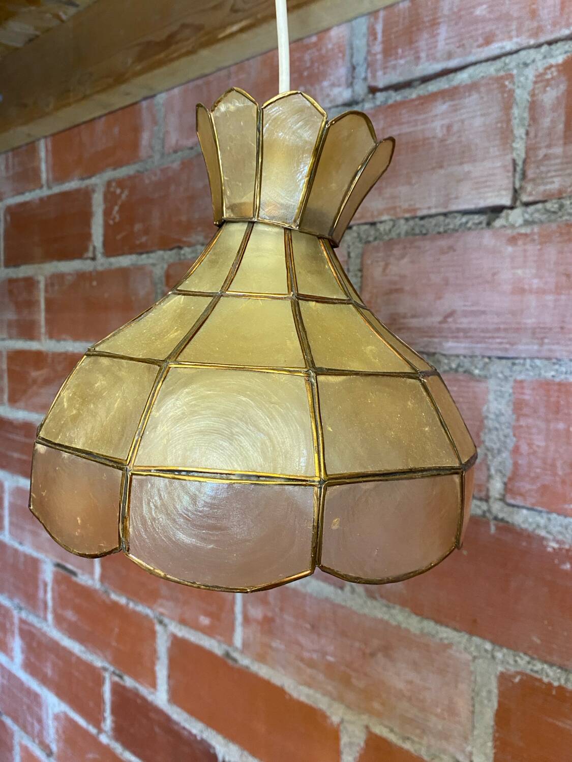 Suspension ancienne art Deco nacre & laiton 70’s