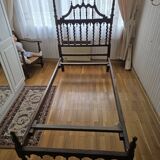 Paire de lits en bois sculpté