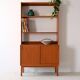 Bibliothèque scandinave avec compartiment de rangement