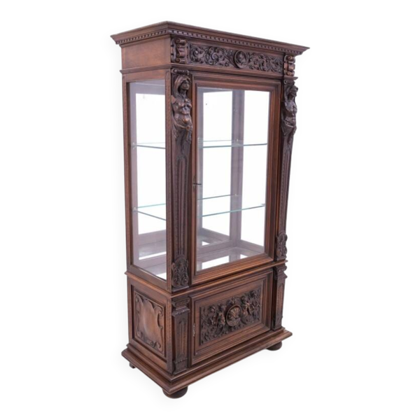 Vitrine ancienne vers 1880, France.