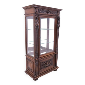 Vitrine ancienne vers 1880, France.