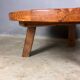 Table basse en chêne brutaliste à trois pieds