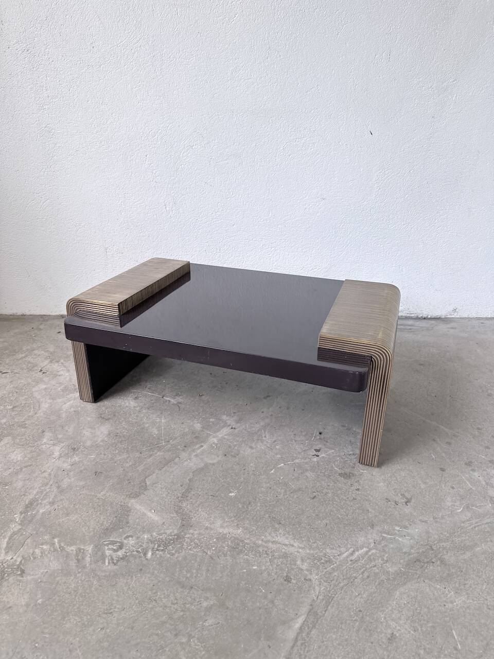 Art Deco coffee table in lacquer and brass