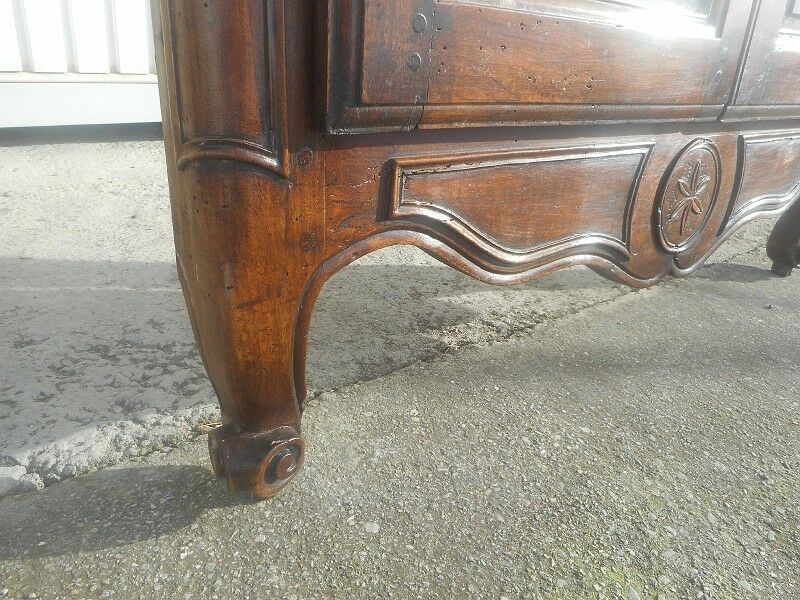 Encadrement et portes de placard louis xv en noyer du xix ème siecle n° 1