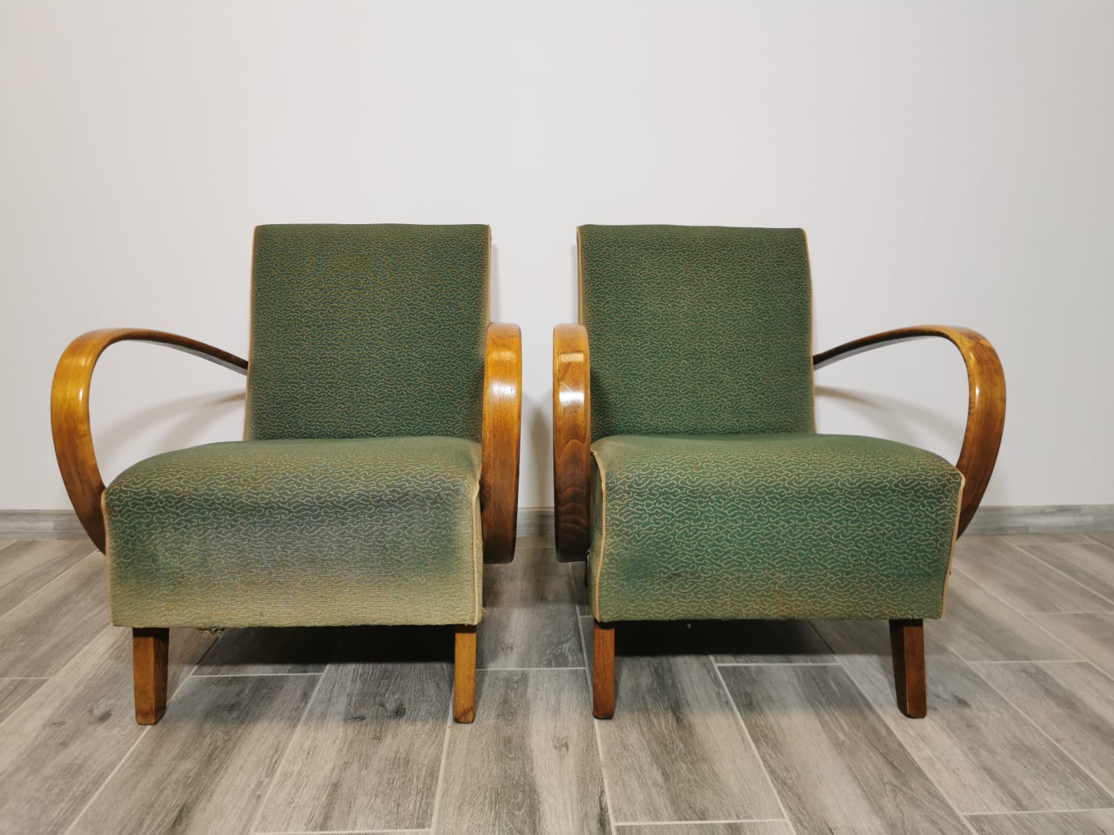 Fauteuils par Jindřich Halabala