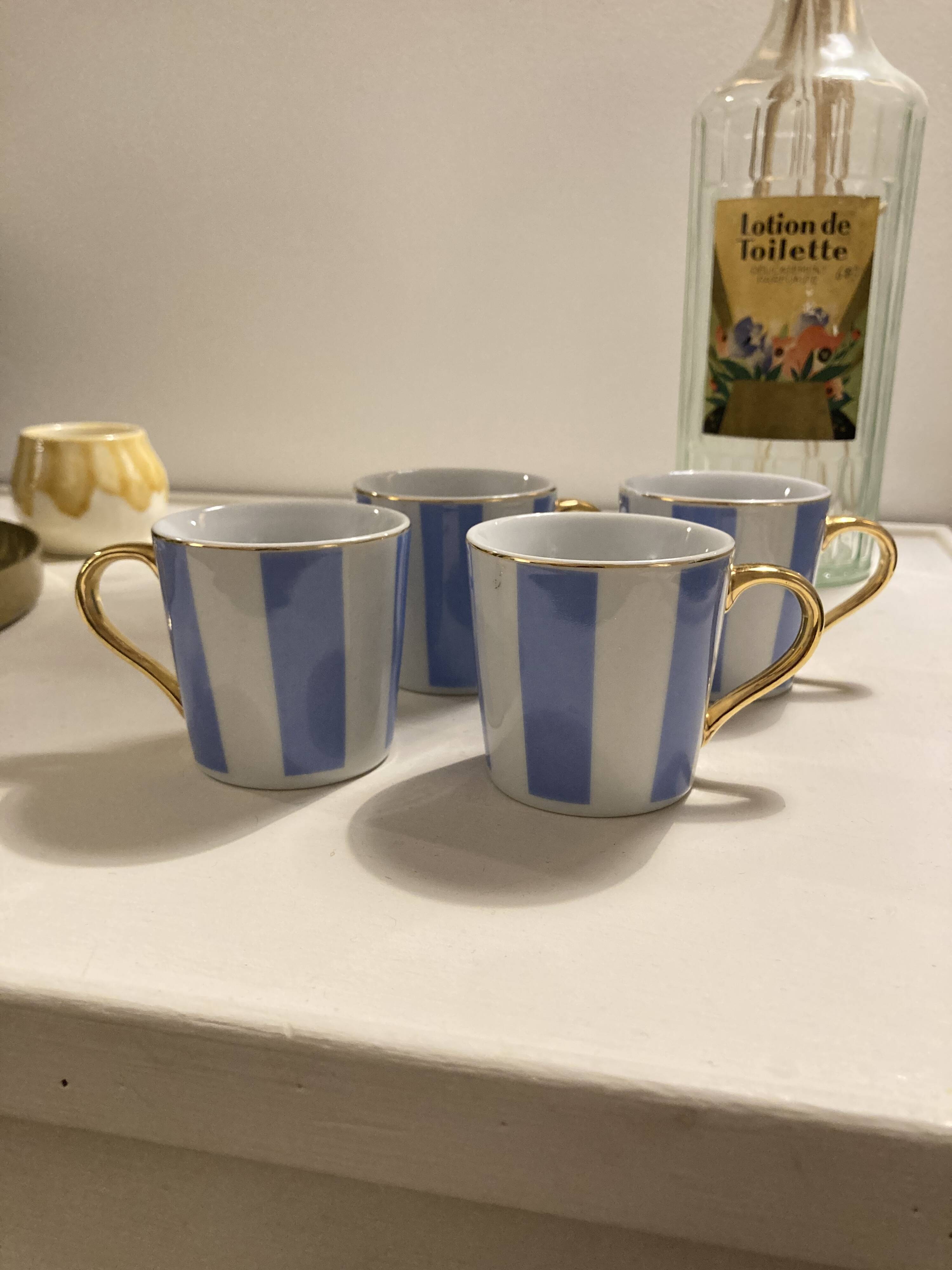 Set of 4 cups