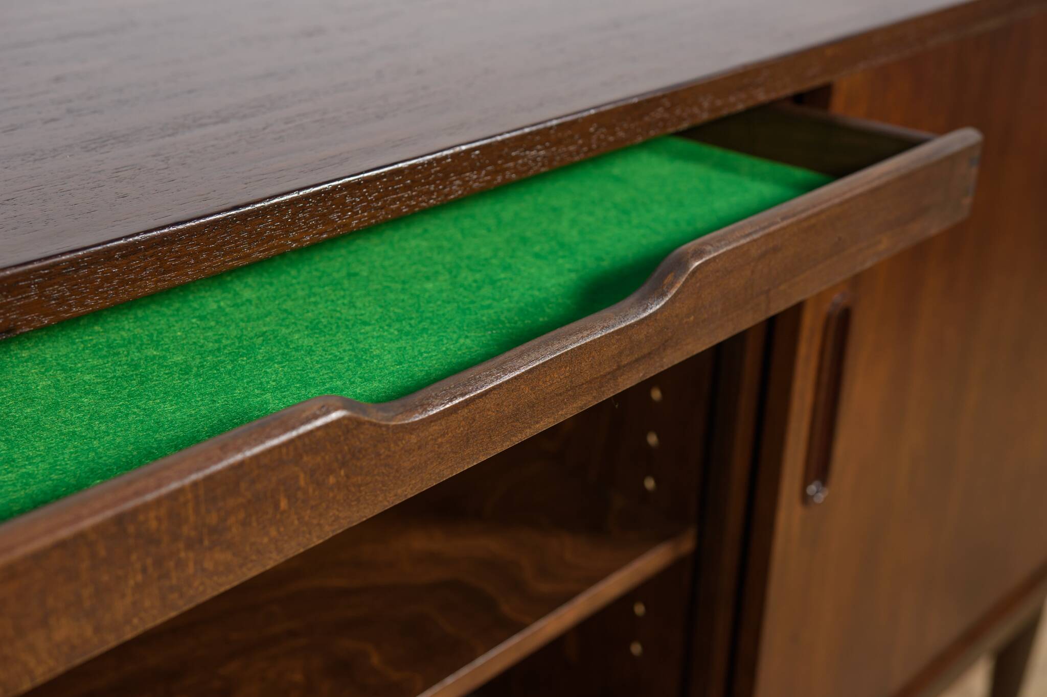 Petit buffet en teck de P. Hundevad pour Hundevad & Co., Danemark, années 1960