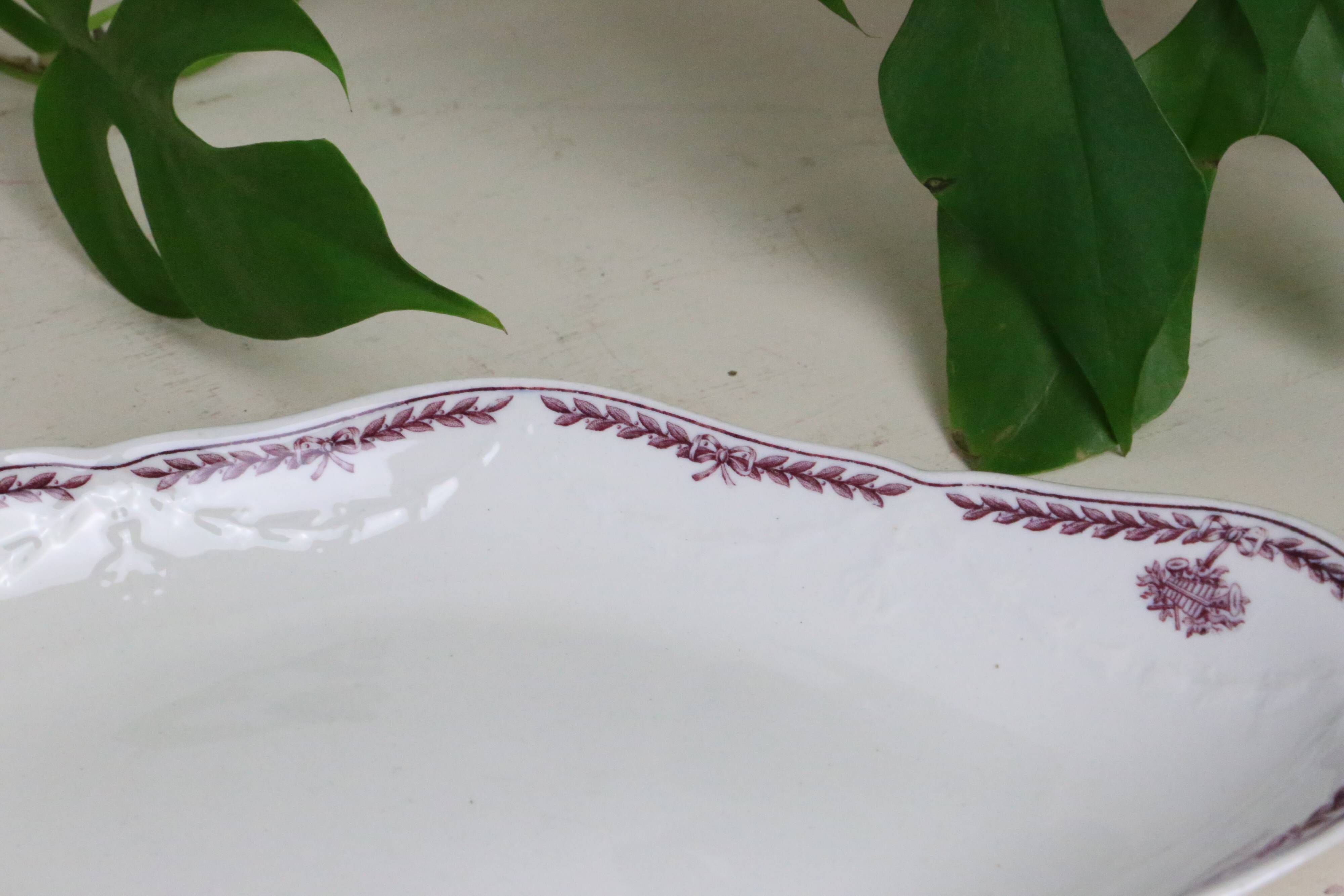 English Wedgwood earthenware dish, La Paix model