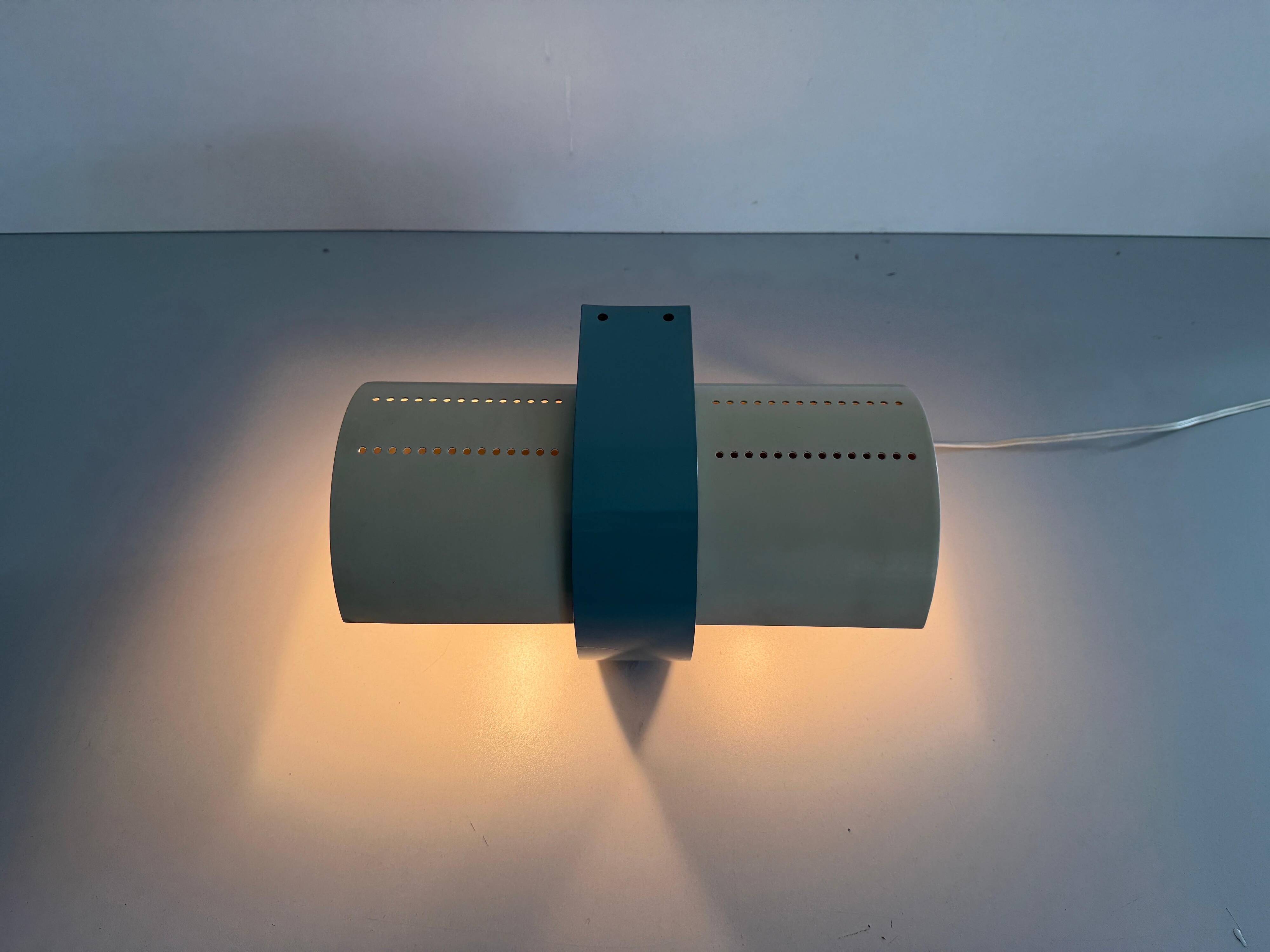 Simple wall light Model No by Eric Gottein for Artemide, 1970s, Italy.