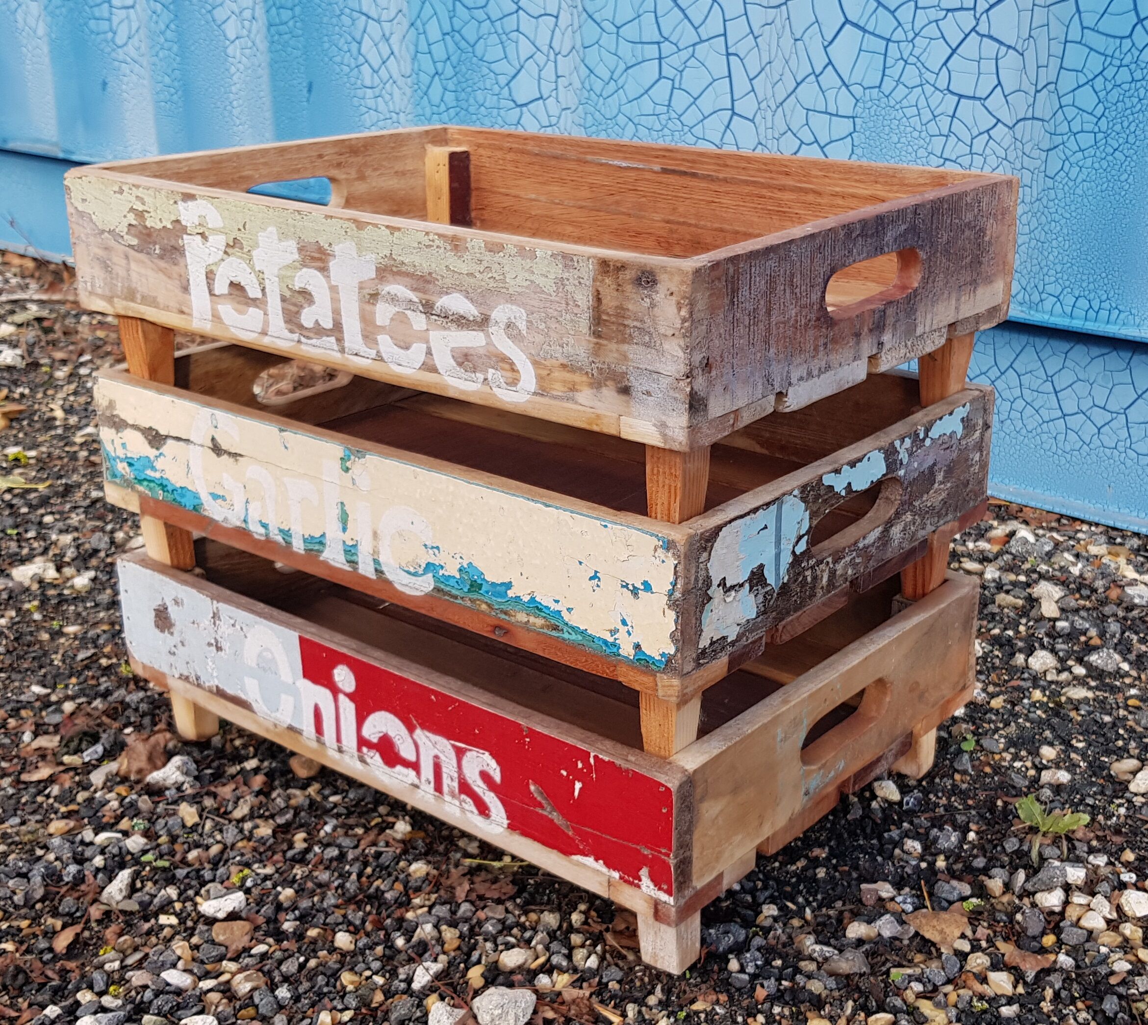 Set of 3 stackable vegetable trays