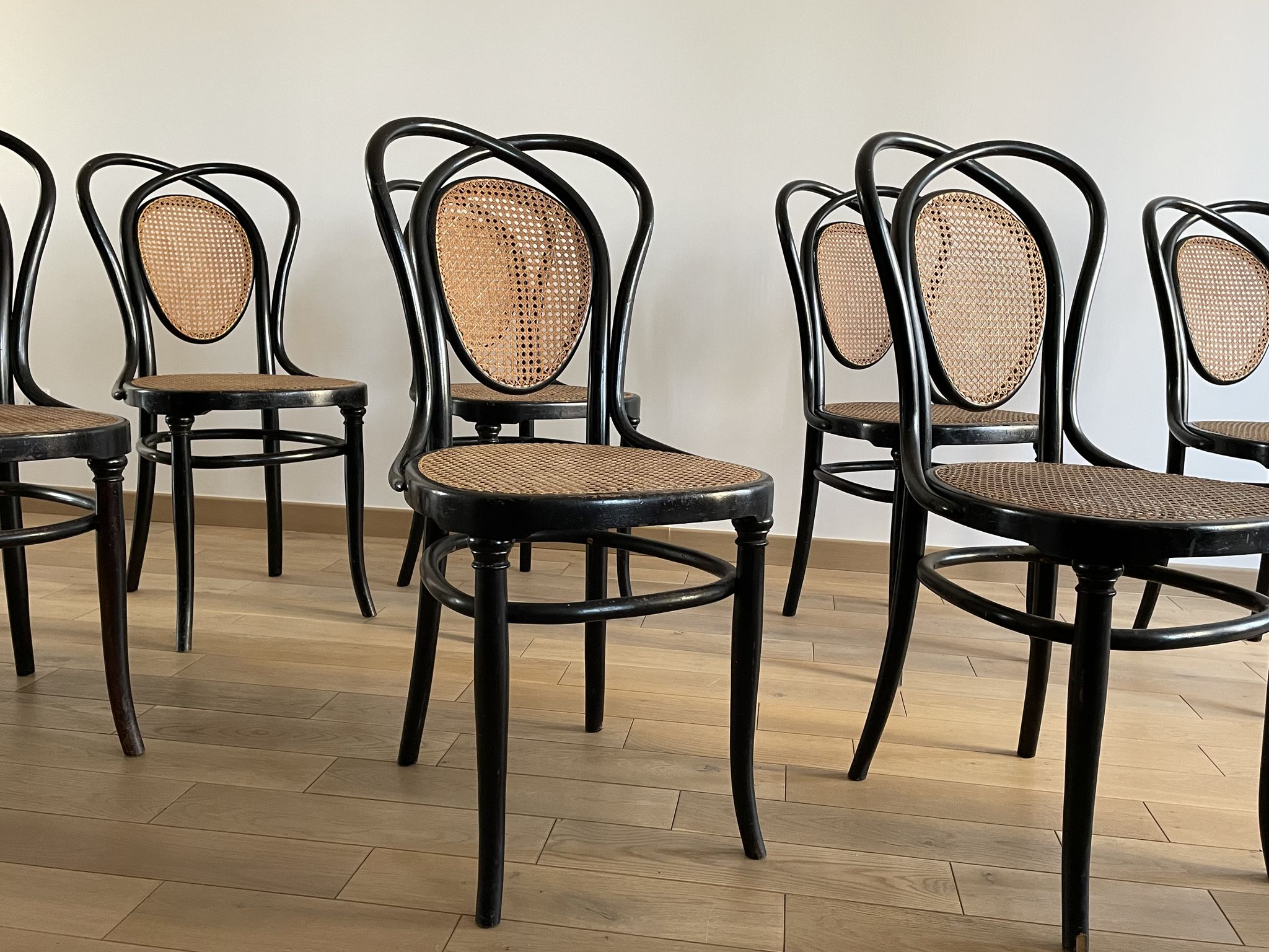Série de 8 chaises viennoises N.33 de J&J Kohn, 1900