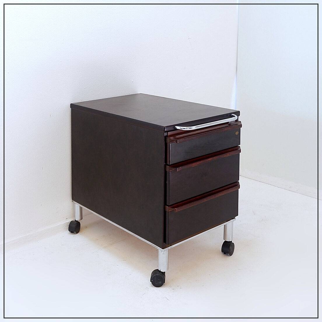 Mid-Century Modern Kinnarps mobile pedestal - Circa 1970