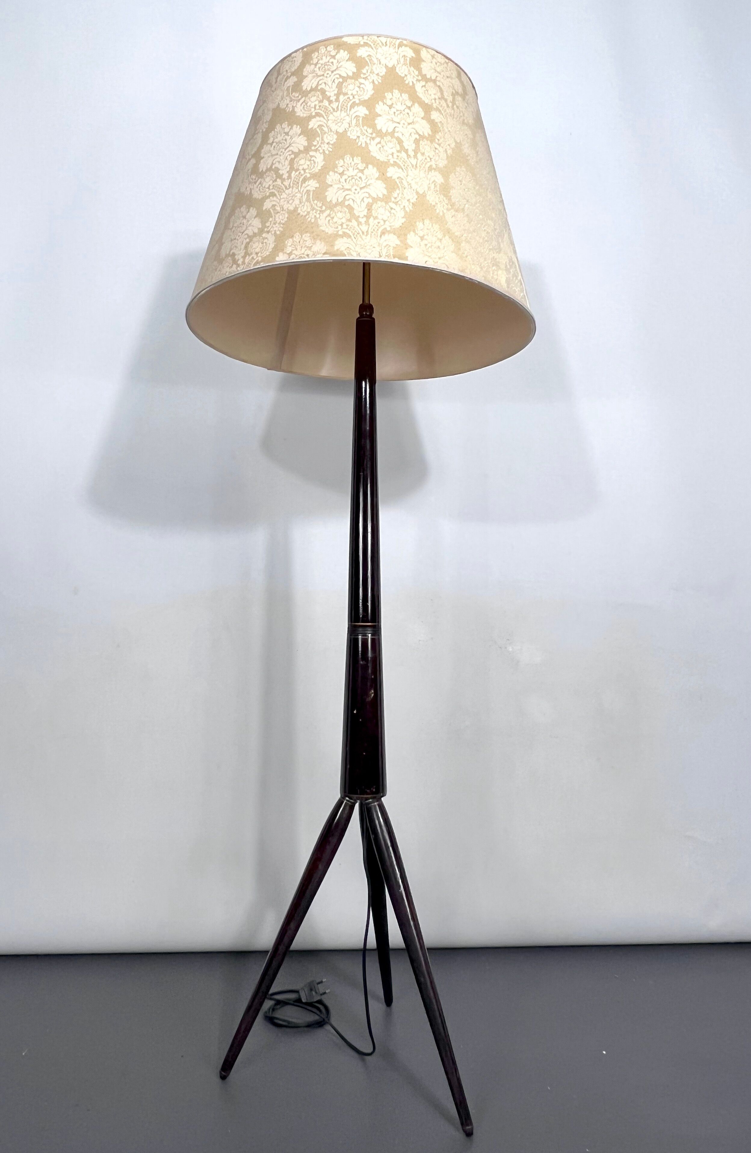 Wood tripod floor lamp, Italy, 1950s